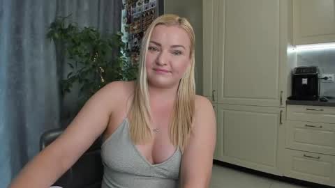 Snapshot of secr3tmistress chatting on March 1, 12:40 pm Ame online show from March 1, 12:40 pm