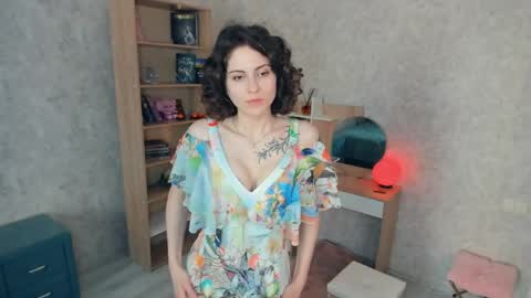 Snapshot of secret_des1res chatting on May 14, 7:37 am Mia online show from May 14, 7:37 am