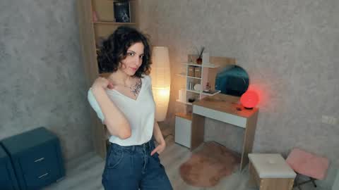 Snapshot of secret_des1res chatting on May 15, 7:48 am Mia online show from May 15, 7:48 am