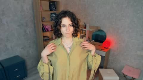 Snapshot of secret_des1res chatting on May 16, 10:36 am Mia online show from May 16, 10:36 am