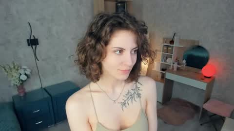 Snapshot of secret_des1res chatting on May 24, 7:13 am Mia online show from May 24, 7:13 am
