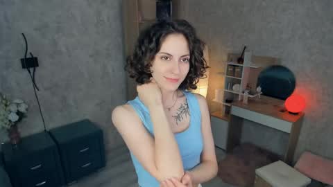 Snapshot of secret_des1res chatting on May 27, 6:32 am Mia online show from May 27, 6:32 am