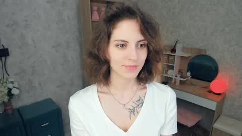 Snapshot of secret_des1res chatting on May 29, 5:49 am Mia online show from May 29, 5:49 am