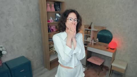 Snapshot of secret_des1res chatting on May 31, 5:59 am Mia online show from May 31, 5:59 am