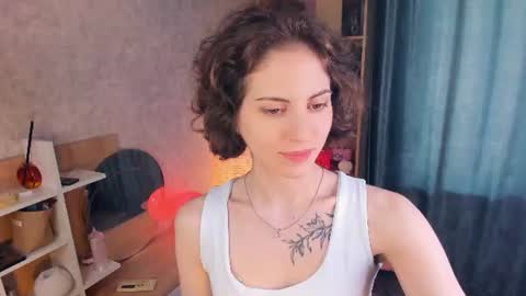 Snapshot of secret_des1res chatting on July 3, 6:09 am Mia online show from July 3, 6:09 am