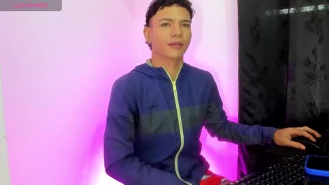 Snapshot of secret_justin chatting on November 29, 12:19 pm JUSTIN online show from November 29, 12:19 pm