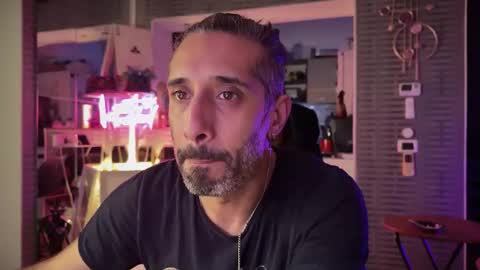 Secret Lovers online show from January 18, 8:01 pm