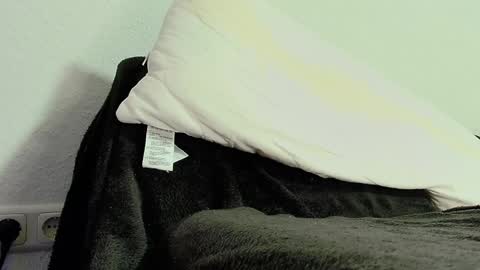 Anni online show from December 3, 5:45 pm