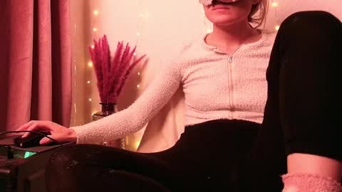 Anni online show from January 2, 7:18 pm