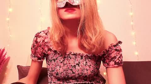 Anni online show from January 8, 2:46 pm