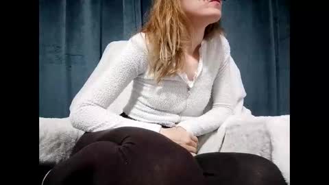 Anni online show from October 19, 1:06 am