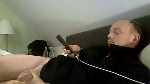 Snapshot of secretcplg chatting on December 6, 10:27 am Simon online show from December 6, 10:27 am