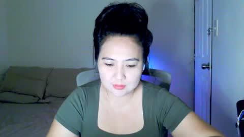 Snapshot of secretlover010101 chatting on April 1, 6:36 am MILAN online show from April 1, 6:36 am
