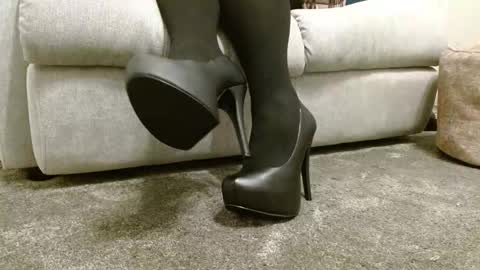 Secret Shoes online show from February 15, 7:32 pm