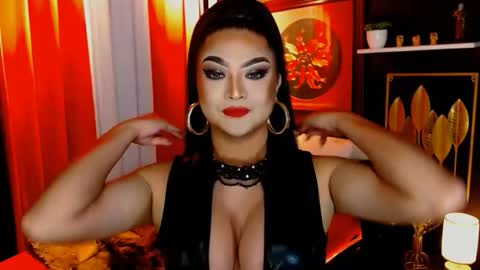 Snapshot of seducinglinda chatting on June 7, 9:13 am seducinglinda online show from June 7, 9:13 am