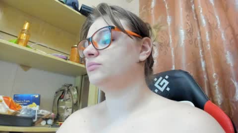 seductive_she_wolf online show from April 19, 6:10 pm