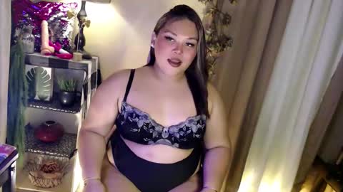 Snapshot of seductivecurvesxxx chatting on April 19, 6:07 pm Its me Jazzi online show from April 19, 6:07 pm