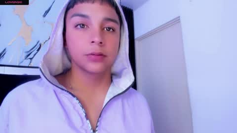 Snapshot of seductivo_jr chatting on May 7, 5:46 am seductivo online show from May 7, 5:46 am