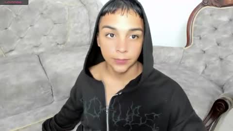 Snapshot of seductivo_jr chatting on June 23, 5:16 am seductivo online show from June 23, 5:16 am