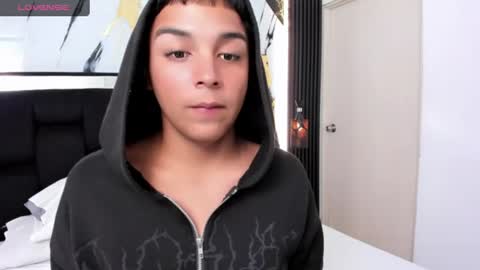Snapshot of seductivo_jr chatting on June 24, 4:44 am seductivo online show from June 24, 4:44 am