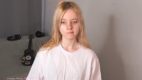 Snapshot of seebunny chatting on June 19, 4:33 pm See Its honey bunny im Lana online show from June 19, 4:33 pm