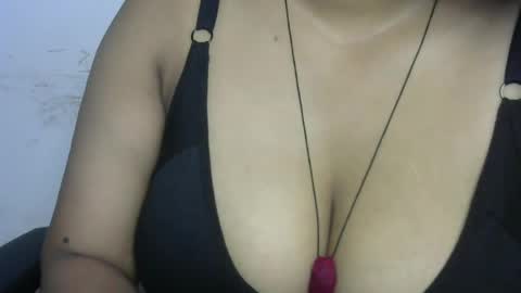Snapshot of seema6819 chatting on June 24, 9:19 am Seema online show from June 24, 9:19 am