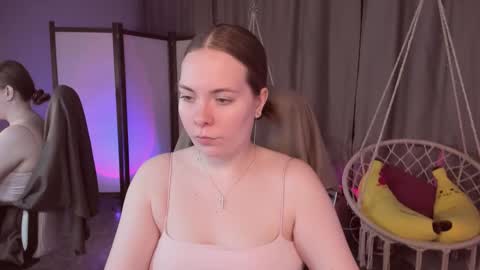 Selena and Leila online show from November 7, 4:29 pm