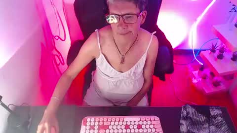 Selena online show from July 8, 8:46 pm