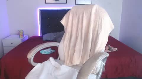 Snapshot of selena_hotmilf chatting on April 29, 5:52 pm Selena online show from April 29, 5:52 pm