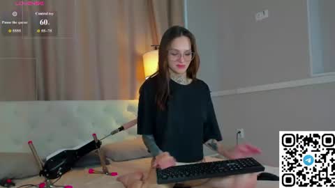 Snapshot of selena_sharp chatting on July 4, 1:01 am Selena online show from July 4, 1:01 am