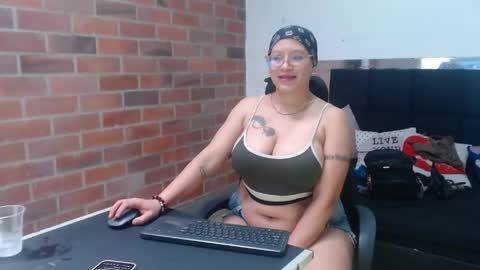 Selena online show from May 29, 4:49 pm