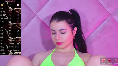 Snapshot of selenabell_ chatting on January 25, 4:45 am SelenaBell online show from January 25, 4:45 am