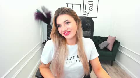 Snapshot of selenaemoore chatting on September 28, 7:41 pm selenaemoore online show from September 28, 7:41 pm