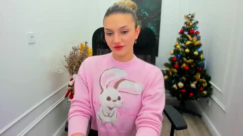 selenaemoore online show from December 5, 3:37 am