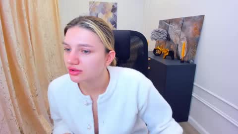 selenaemoore online show from May 29, 3:48 am