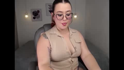 selene_rouse_ online show from April 14, 11:33 pm