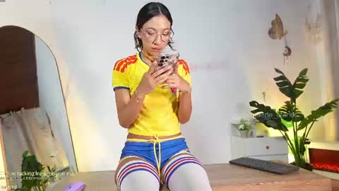 Snapshot of selene_starkk chatting on July 4, 1:12 am Sel Your Little butterfly online show from July 4, 1:12 am