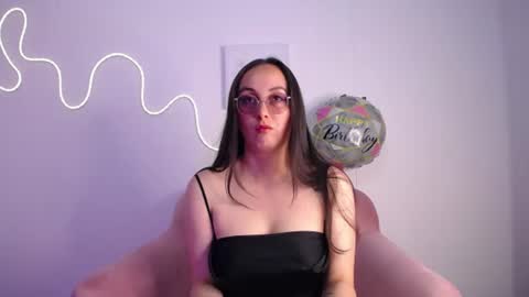 Snapshot of selene_swee chatting on June 18, 8:35 pm selene_swee online show from June 18, 8:35 pm