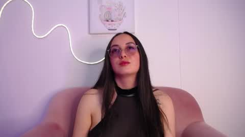 Snapshot of selene_swee chatting on June 22, 10:18 pm selene_swee online show from June 22, 10:18 pm