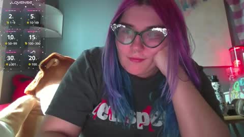 Snapshot of selenebaby chatting on December 2, 8:15 pm Selene online show from December 2, 8:15 pm