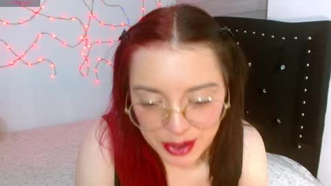 Snapshot of seleneg chatting on April 10, 5:01 am Selene G online show from April 10, 5:01 am
