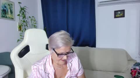 Selenna online show from November 27, 6:43 pm