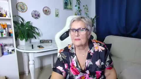 Selenna online show from December 2, 6:14 pm