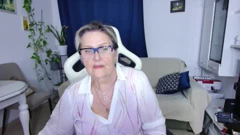 Snapshot of selenna57 chatting on March 29, 6:19 pm Selenna online show from March 29, 6:19 pm