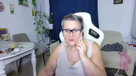 Snapshot of selenna57 chatting on April 3, 4:49 pm Selenna online show from April 3, 4:49 pm