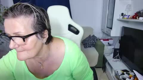 Snapshot of selenna57 chatting on April 5, 5:21 pm Selenna online show from April 5, 5:21 pm