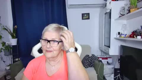 Snapshot of selenna57 chatting on April 7, 5:46 pm Selenna online show from April 7, 5:46 pm
