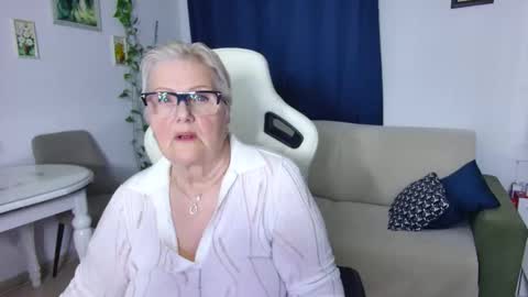 Snapshot of selenna57 chatting on April 9, 5:29 pm Selenna online show from April 9, 5:29 pm