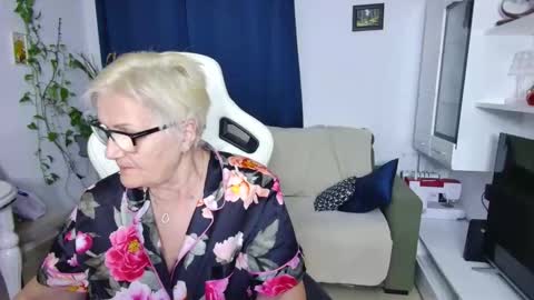 Snapshot of selenna57 chatting on April 13, 5:29 pm Selenna online show from April 13, 5:29 pm