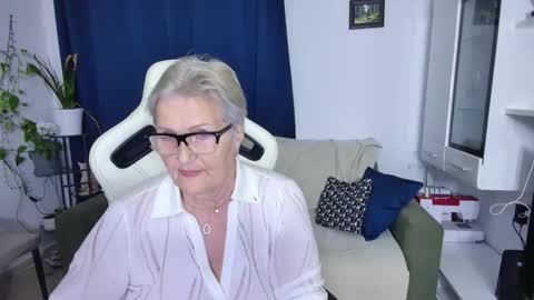 Snapshot of selenna57 chatting on April 14, 4:57 pm Selenna online show from April 14, 4:57 pm